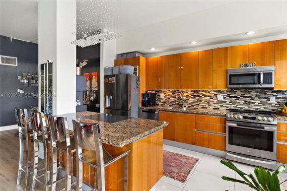 18061 Biscayne Blvd, Aventura FL 33160