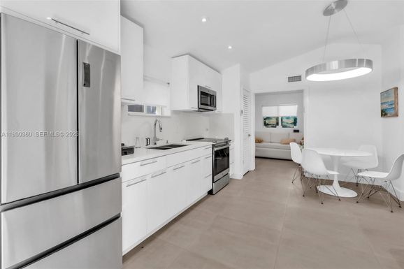 836 W 40th St # 3, Miami Beach FL 33140