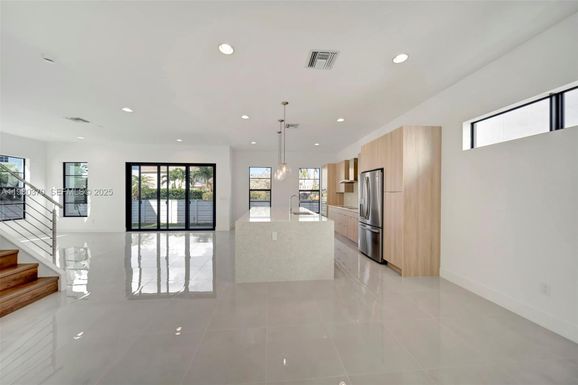 1427 SW 23rd St, Fort Lauderdale FL 33315