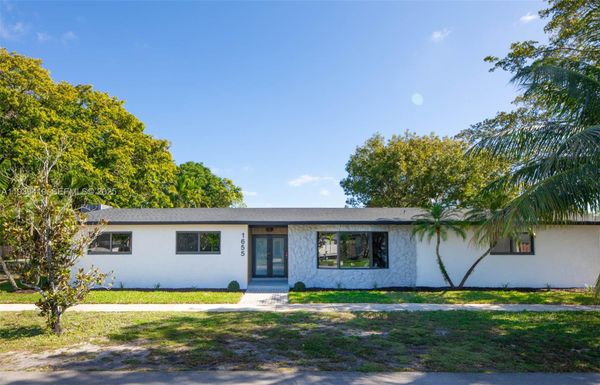 1655 N 50th Ave, Hollywood FL 33021