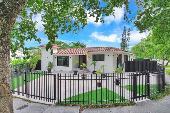 998 SW 11th St, Miami FL 33129