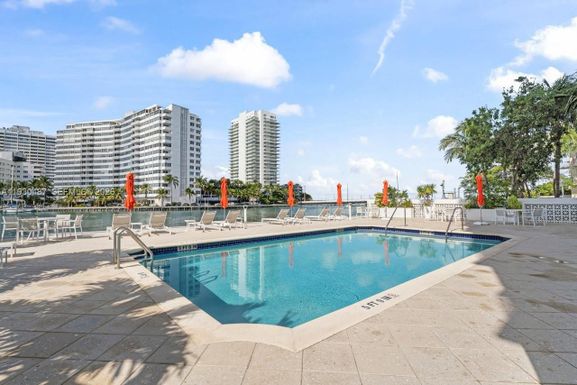 1450 Lincoln Rd # 307, Miami Beach FL 33139