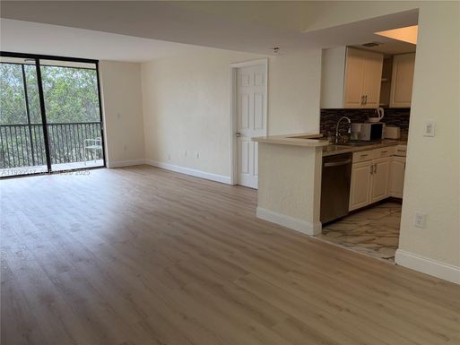 5550 NW 44th St # 414B, Lauderhill FL 33319