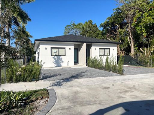 119 NW 5th Ave # 1, Hallandale Beach FL 33009