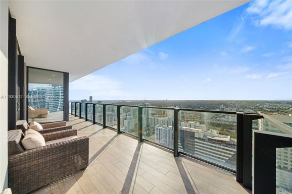 88 SW 7th St # 3212, Miami FL 33130