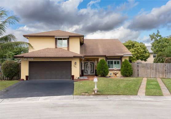 9931 SW 14th St, Pembroke Pines FL 33025