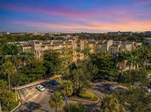 3600 Oaks Clubhouse Dr # 103, Pompano Beach FL 33069