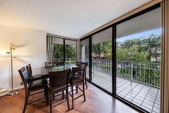 2000 Towerside Ter # 412, Miami FL 33138