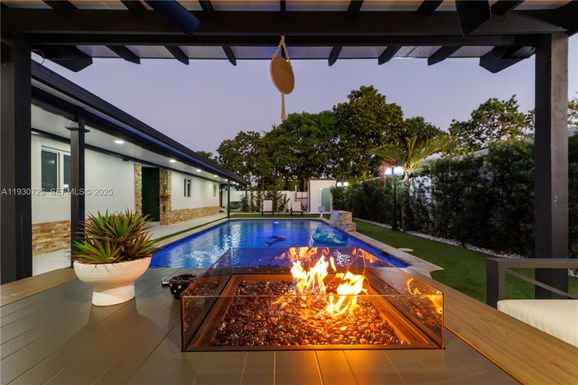 4360 NW 205th St, Miami Gardens FL 33055