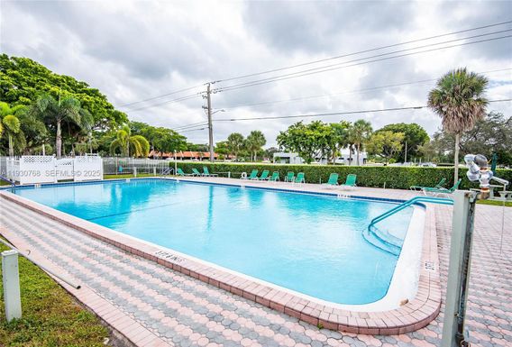 8521 NW 57th Ct, Tamarac FL 33321