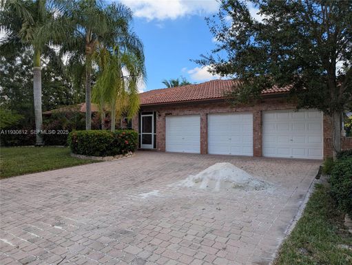 5245 NW 58th Ter, Coral Springs FL 33067