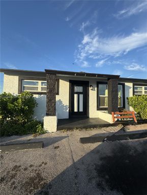 415 SE 4th St, South Bay FL 33493