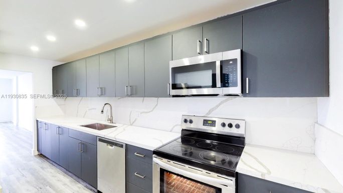 3660 NE 166th St # 710, North Miami Beach FL 33160