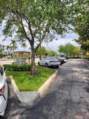 660 N STATE RD # 7, Plantation FL 33311