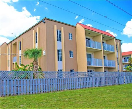 5201 Geneva Way # 304, Doral FL 33166