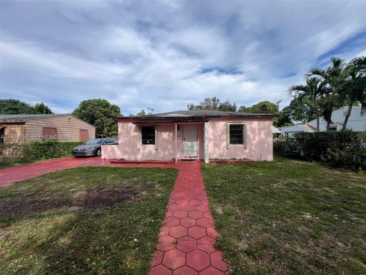 835 NW 126th St, North Miami FL 33168