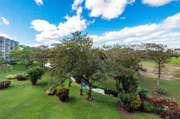 625 Oaks Dr # 503, Pompano Beach FL 33069