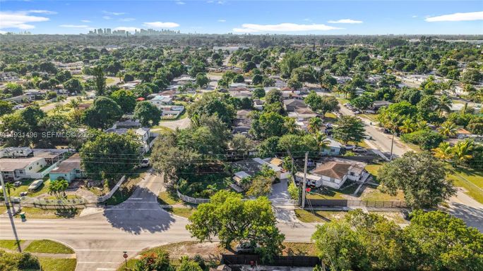 1860 NW 127th St, Miami FL 33167