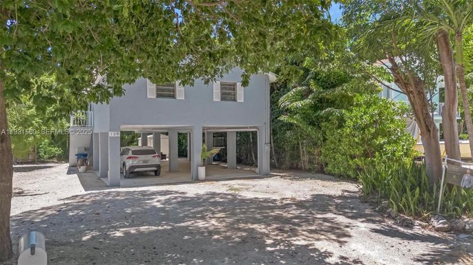 139 N Bay Harbor Dr, Key Largo FL 33037