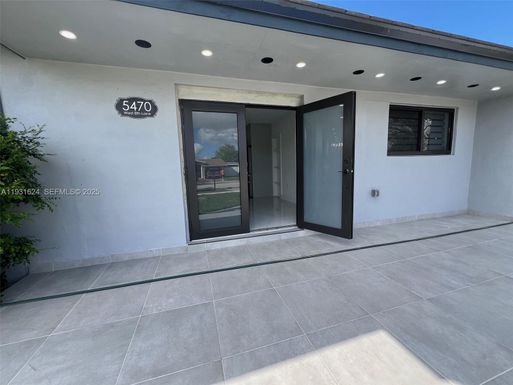 5470 W 8th Ln, Hialeah FL 33012