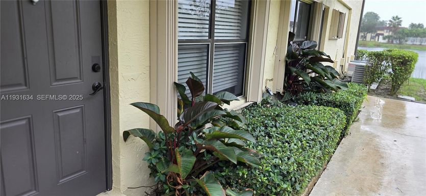 10006 NW 6th St # 101, Pembroke Pines FL 33024