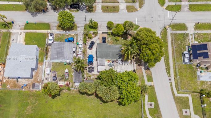 901 NW 34th Ter, Lauderhill FL 33311