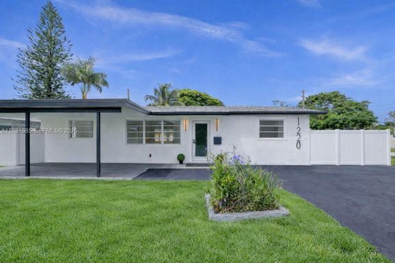 1220 NE 8th St, Pompano Beach FL 33060