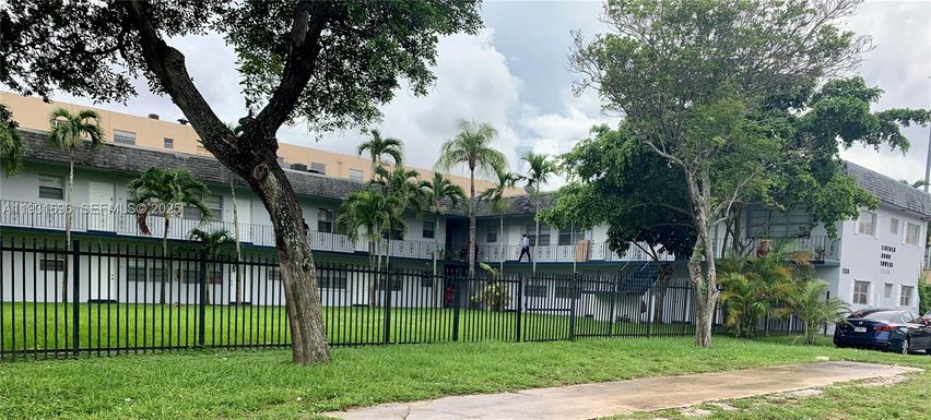 2134 Lincoln St # 7, Hollywood FL 33020