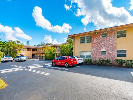 8704 NW 35th St, Coral Springs FL 33065