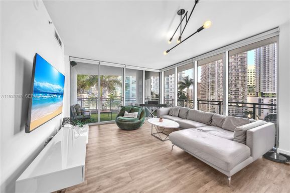 90 SW 3rd St # 1213, Miami FL 33130