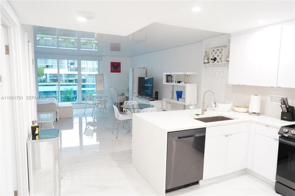2301 Collins Ave # 529, Miami Beach FL 33139