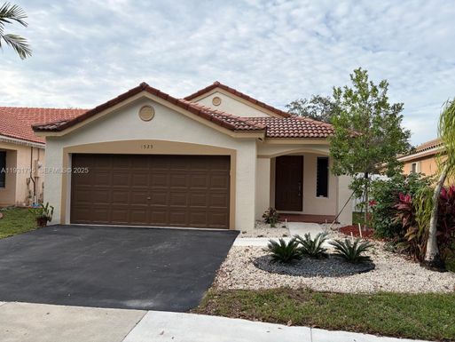 1525 Estancia Cir, Weston FL 33327