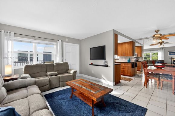 415 NE 2nd St # 224, Hallandale Beach FL 33009