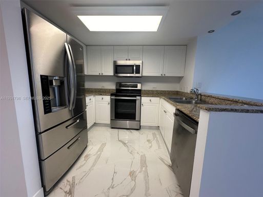 19501 W Country Club Dr # 406, Aventura FL 33180