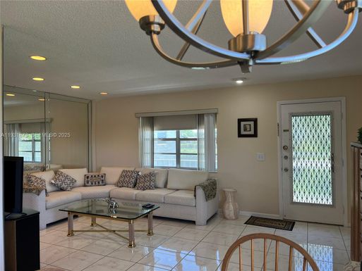 720 Burgundy O # 720, Delray Beach FL 33484