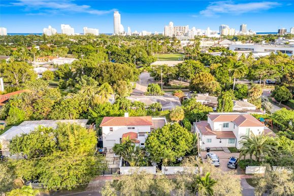 4321 Nautilus Dr, Miami Beach FL 33140