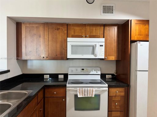 11145 SW 6th St # 104, Pembroke Pines FL 33025