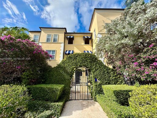 4812 Pine Tree Dr # 103, Miami Beach FL 33140