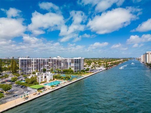 1000 Parkview Dr # 828, Hallandale Beach FL 33009