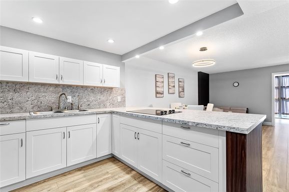 400 Leslie Dr # 305, Hallandale Beach FL 33009