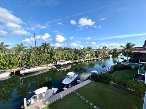 6815 Edgewater Dr # 308, Coral Gables FL 33133