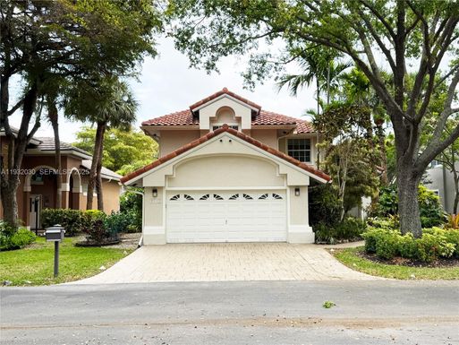 610 Misty Oaks Ln, Pompano Beach FL 33069