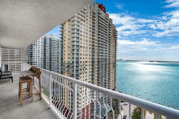 1200 Brickell Bay Dr # 2202, Miami FL 33131