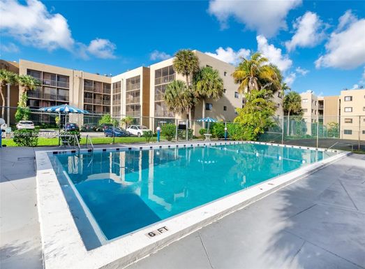 8625 NW 8th St # 401, Miami FL 33126