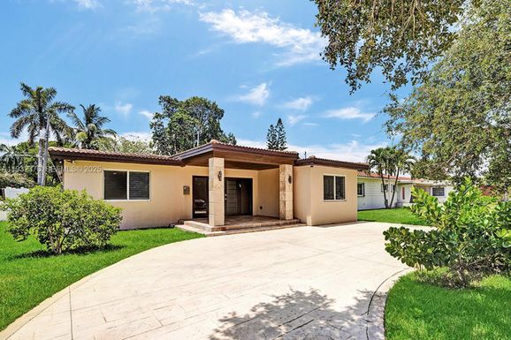 1318 Washington St, Hollywood FL 33019