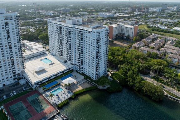 2780 NE 183rd St # 1805, Aventura FL 33160