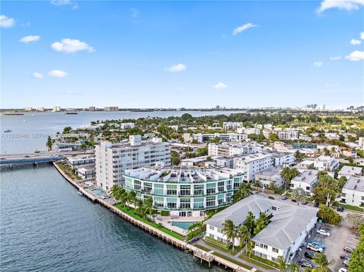 2000 Bay Dr # 204, Miami Beach FL 33141