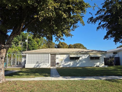 8235 SW 62nd Pl, Miami FL 33143
