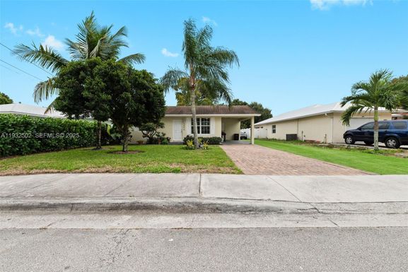 6894 3rd St, Jupiter FL 33458