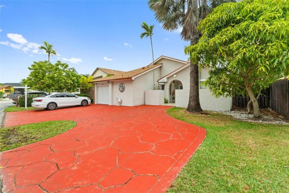 5018 SW 148th Pl, Miami FL 33185